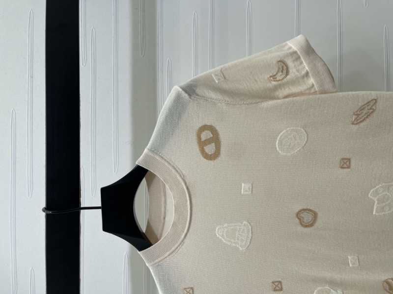 H**me5 sweaters